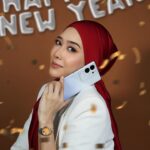 Fatin Afeefa Instagram - Let the next adventure begin! Fa want to introduce you guys with the absolutely stunning vivo V29 5G in Starry Purple! If you guys are in love with photography, phone ni memang pilihan korang tau! Because this phone has a smart colour temperature adjustment. Beep beep ada one more thing. Kalau korang ingin memenangi hadiah worth up to RM 84,000, korang boleh je beli any vivo smartphone priced from RM 799 at any vivo concept store or any authorized store untuk memenangi hadiah tersebut. Prize - Grand prize: 1x LV Bag (1 unit) First prize: 1x vivo x100 (1 unit) Second prize: 1x Joyoung Multifunctional Power Blender worth RM 1,599 (15 units available) Third prize: 1x Joyoung Air Fryer worth RM299 (15 units available) Fourth prize: 1x Joyoung Baking Pan worth RM 179 (24 units available) Fifth prize: RM 10 Cash prize! (3800 units available) #vivoMerryMerryOng #vivoMalaysia