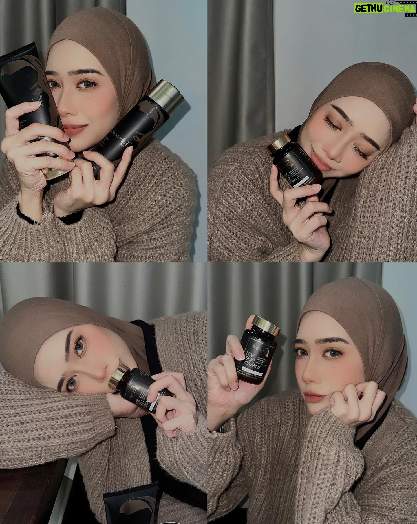 Fatin Afeefa - 27.1K Likes - You’re given choices in life. Stressing over things you can’t control is your choice too 🤎
but hairfall, bald spots, dandruff, flat and oily hair? those are the things you CAN control. Just because no one can see them, doesnt mean you have to neglect them 🤎
my haircare routine since 2020 @sugardollbynn ✨🌨️