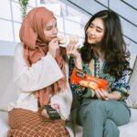Fatin Afeefa Instagram – Just two friends chilling and enjoying together with their favourite ice cream. 🍦💅

So, share the love, share this berrylicious LA CREMERIA Sharewich ice cream 💕

@nestleicecream.my

#nestleicecream #lacremeriasharewich