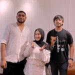Fatin Shidqia Instagram – Thank youuu Kak @rianekkypradipta & Kak @rayenpono udah ngebantuin “lahiran” Ingin Bertemu Lagi!! 

Challenging bgt rekamannyaaa! Senang bisa nyoba hal baru gini, selalu senang 🥰

#InginBertemuLagi