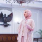 Fatin Shidqia Instagram - Give me a sign, if i'm on your mind~ ⠀⠀⠀⠀⠀⠀⠀⠀⠀⠀⠀⠀ ⠀⠀⠀⠀⠀⠀⠀⠀⠀⠀⠀⠀ ⠀⠀⠀⠀⠀⠀⠀⠀⠀⠀⠀⠀ Dress by @sessa.monikajufry Styled by @_gilygily Make up by @cantikawannadewi