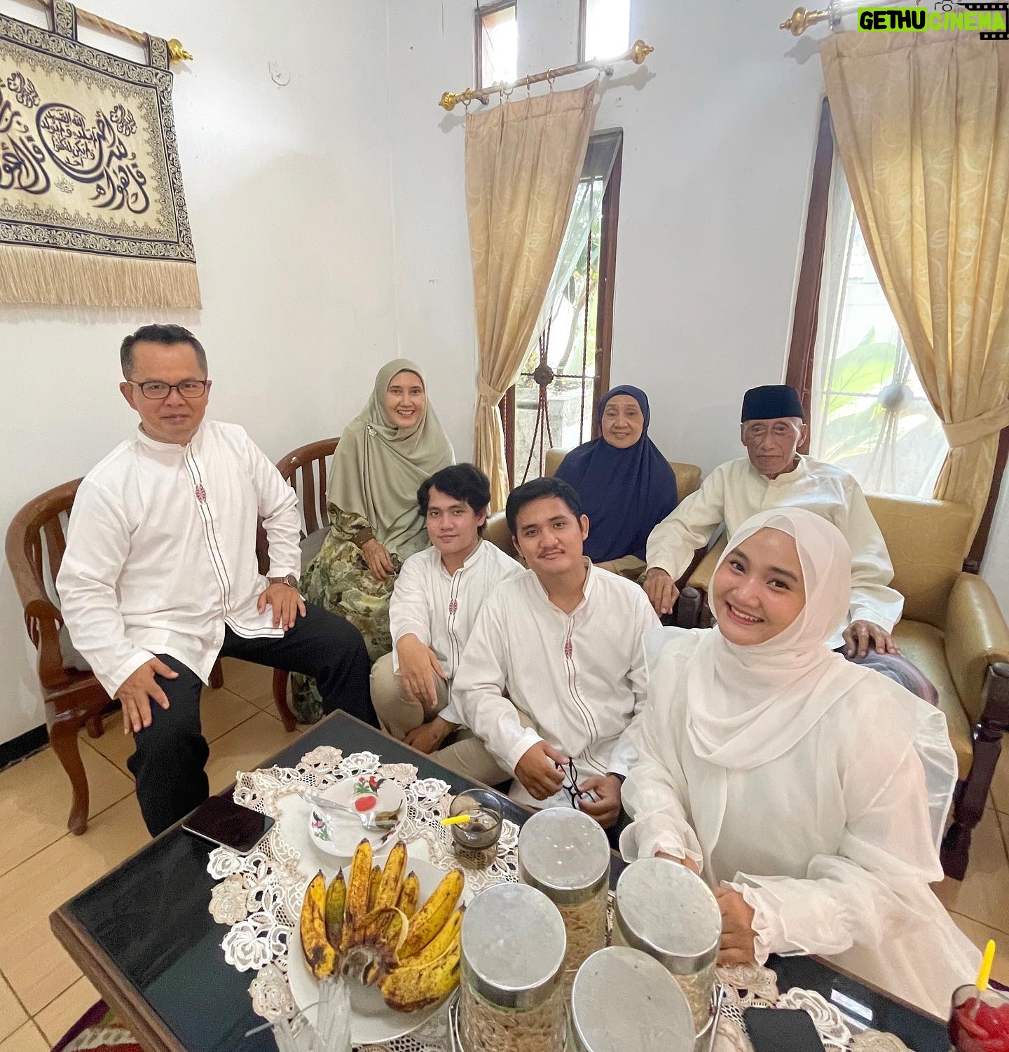 Fatin Shidqia Instagram - The Lubis bareng nyanya dan baba 🫶🏼