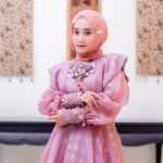 Fatin Shidqia Instagram – Kamu ke kondangan sama siapa?
 ⠀⠀⠀⠀⠀⠀⠀⠀⠀⠀⠀⠀
 ⠀⠀⠀⠀⠀⠀⠀⠀⠀⠀⠀⠀
 ⠀⠀⠀⠀⠀⠀⠀⠀⠀⠀⠀⠀
Dress by @evysusanti_id 
Styled by @_gilygily