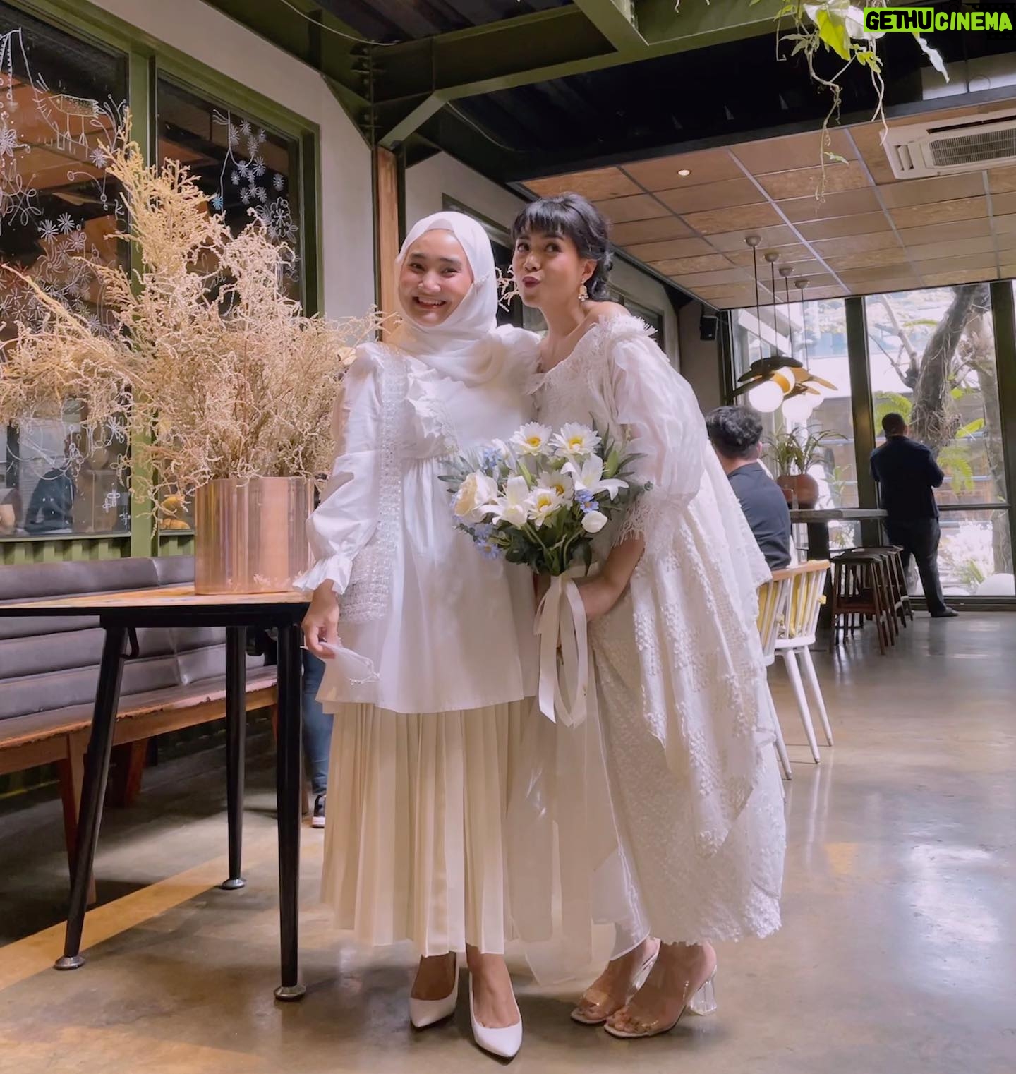 Fatin Shidqia Instagram - Wkwkwk lucu bgt akhirnya kesampean juga keinginan menikah lu wahai Inis, selamat menjadi istri!!!