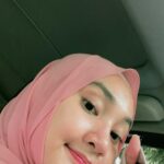 Fatin Shidqia Instagram - GEEENGS! Berhubung aku suka musik pop, anime dan warna pink, apalagi kamu... 😝 Aku mau bahas semuanya & seru-seruan di #PodcastBisikBisikSenada bareng @gheaindrawari & @Ayuenstar. Banyak banget cerita yang akan dibahas mulai dari trend, musik, pergaulan sampai kehidupan cinta-cintaan kita yang kayaknya hopeless wkwkwk. Haduu ketauan kan 🥲 Dan episode perdananya udah tayang lho di @spotifyid, yuk langsung dengerin keseruannya sekarang atau praktisnya langsung klik link di BIO 🙌🏻 Jangan lupa follow Podcast Bisik-Bisik Senada di Spotify dan dengerin episode terbarunya setiap hari Senin ya! 😉 #SpotifyPodcast #SobatPodcastSpotify #Anchorfm @fremantleid