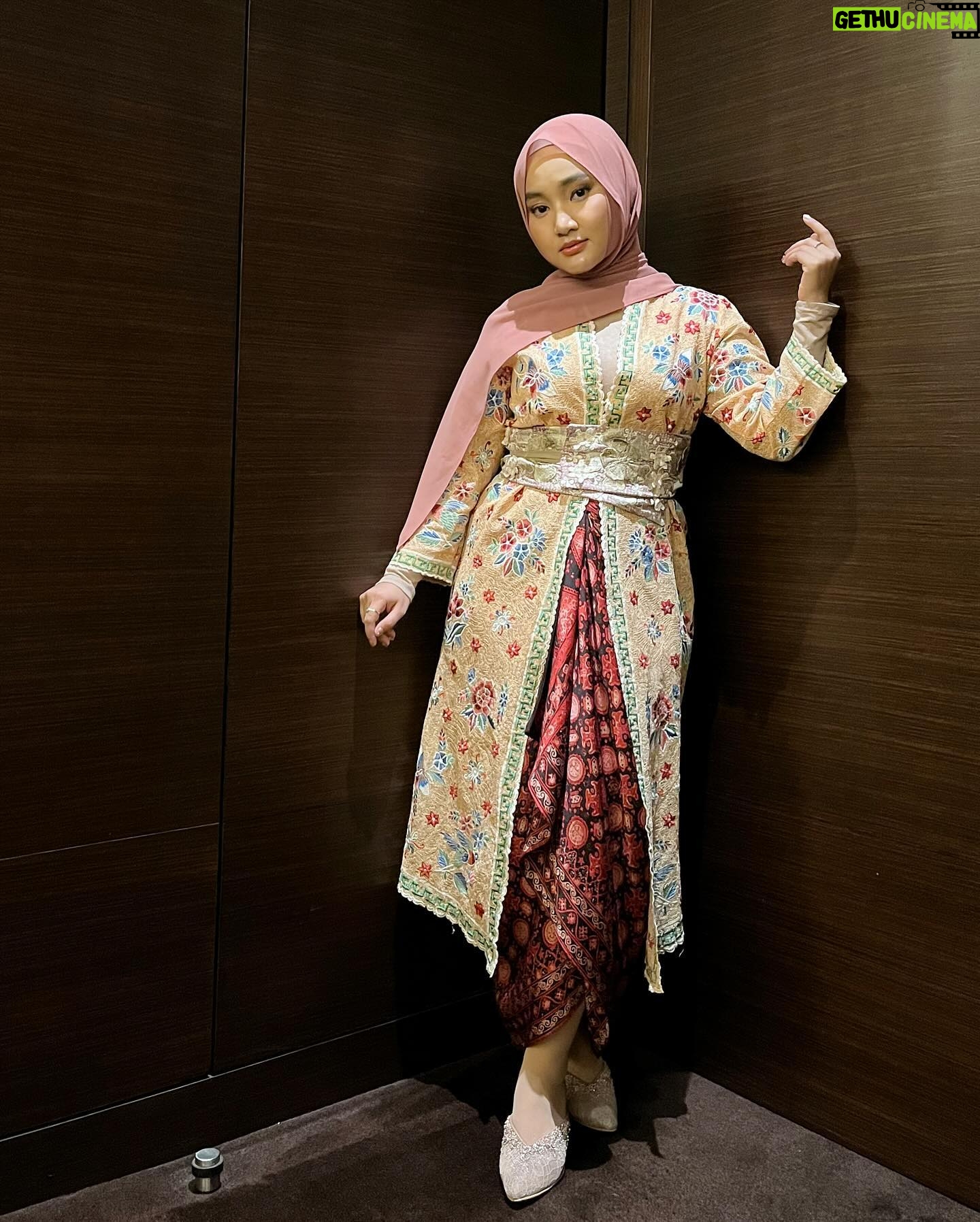 Fatin Shidqia - 36.9K Likes - Selamat Hari Sumpah Pemuda!! 🎀
⠀⠀⠀⠀⠀⠀⠀⠀⠀⠀⠀⠀
⠀⠀⠀⠀⠀⠀⠀⠀⠀⠀⠀⠀
⠀⠀⠀⠀⠀⠀⠀⠀⠀⠀⠀⠀
Kebaya by @batikchic.gallery
Styled by @_gilygily
Make up by @marshalontohmakeup
Hijab styled by @awanisaw