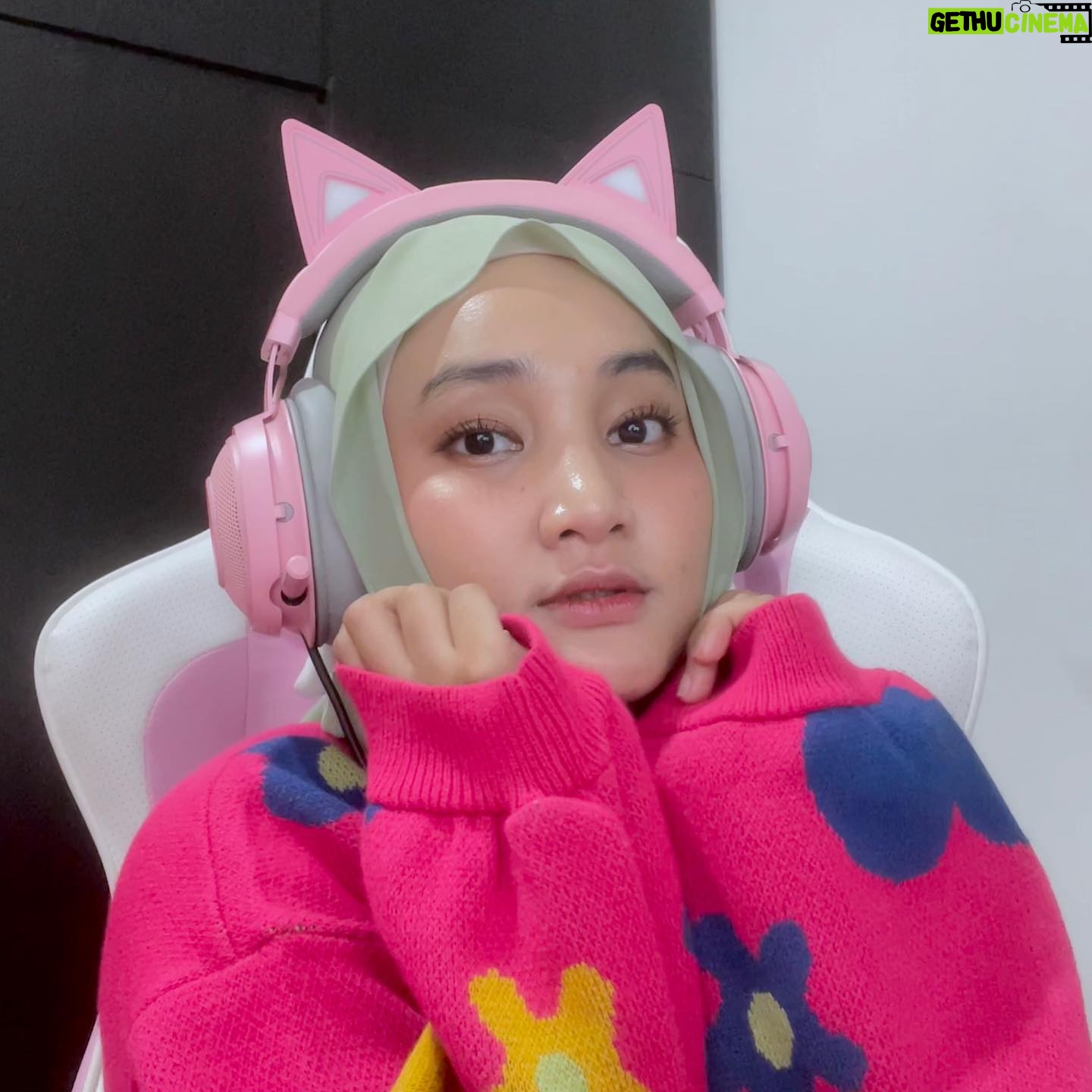 Fatin Shidqia Instagram - Foto di kantor foya gaming~