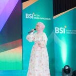 Fatin Shidqia Instagram – ke pasar beli mangga,
pinjem dulu seratus?
 ⠀⠀⠀⠀⠀⠀⠀⠀⠀⠀⠀⠀
 ⠀⠀⠀⠀⠀⠀⠀⠀⠀⠀⠀⠀
 ⠀⠀⠀⠀⠀⠀⠀⠀⠀⠀⠀⠀
outfit by @sidelinelabel 
make up by @cantikawannadewi 
hijab styled by @awanisaw 
photographed by @azzamphoto