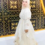 Fatin Shidqia Instagram – putih-putih tapi bukan akad
 ⠀⠀⠀⠀⠀⠀⠀⠀⠀⠀⠀⠀
 ⠀⠀⠀⠀⠀⠀⠀⠀⠀⠀⠀⠀
 ⠀⠀⠀⠀⠀⠀⠀⠀⠀⠀⠀⠀
top by @heylocal.id 
skirt by @maima.indonesia 
styled by @_gilygily 
photographed by @deakenw