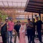 Fatin Shidqia Instagram - Seneeeeng banget bisa kolaborasi bareng @juicyluicyband bawain lagu Dalam Teduh dan Siapa Tahu. Video nya udah ada di YouTube! Komen yaaa yang udah nonton! :D