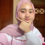 Fatin Shidqia Instagram - Udah kayak cewek kue gen z blm? HAHAHAHA, gen z mentok nih 1996 😖 Gen z gen z teh naonsiii? Langsung aja dengerin Gen Z, Bisik-Bisik Senada di Spotifyyyyy~