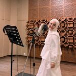 Fatin Shidqia Instagram – bener-bener ngga sabar lagu baru mau keluar, kalian harus denger!!! 🥹