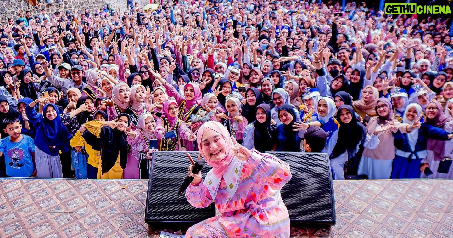 Fatin Shidqia Instagram - meuni geulis pisan adek-adek Sukabumiiiii (∩˃o˂∩)★