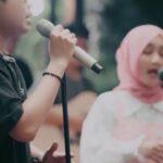 Fatin Shidqia Instagram - Seneeeeng banget bisa kolaborasi bareng @juicyluicyband bawain lagu Dalam Teduh dan Siapa Tahu. Video nya udah ada di YouTube! Komen yaaa yang udah nonton! :D