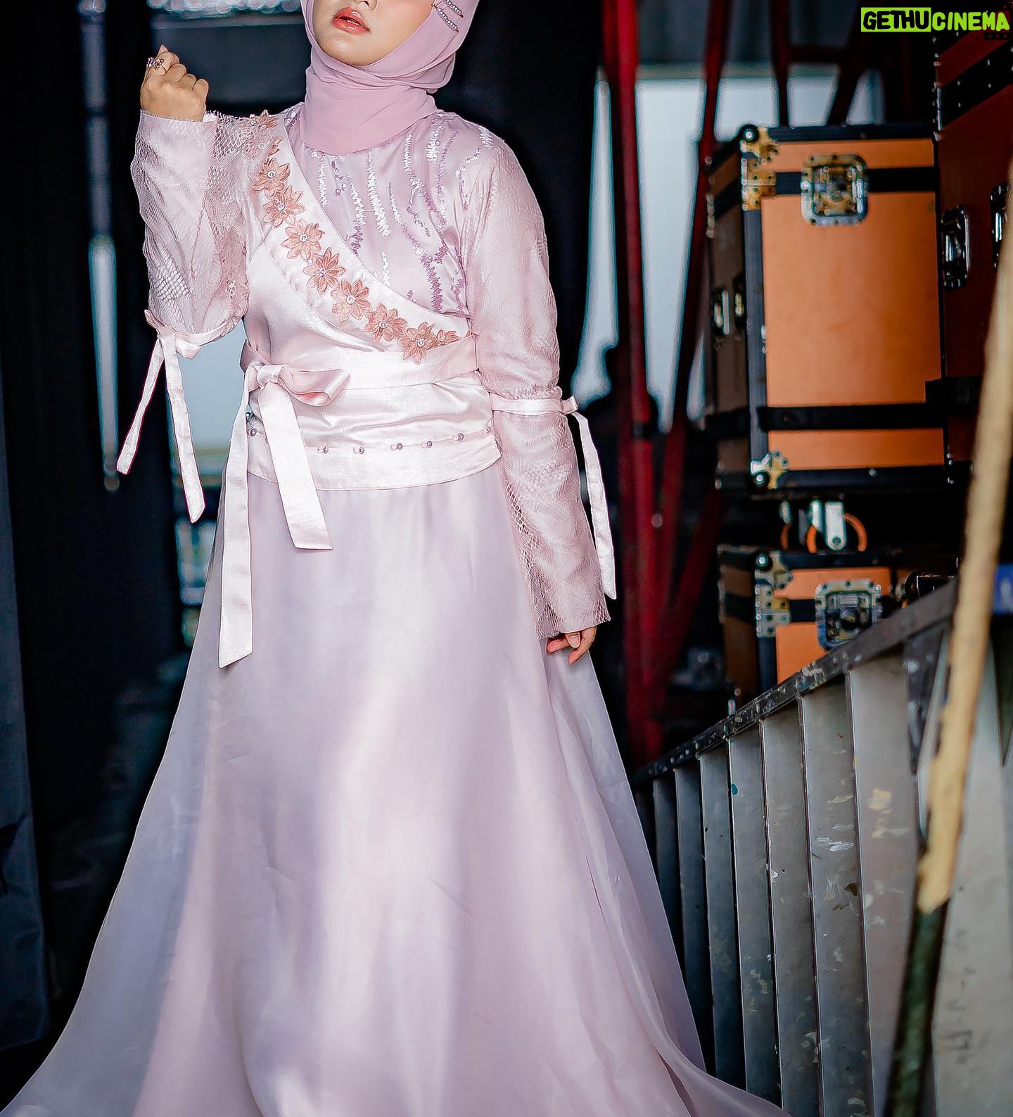 Fatin Shidqia Instagram - don't let me slip through your fingers.. ⠀⠀⠀⠀⠀⠀⠀⠀⠀⠀⠀⠀ ⠀⠀⠀⠀⠀⠀⠀⠀⠀⠀⠀⠀ ⠀⠀⠀⠀⠀⠀⠀⠀⠀⠀⠀⠀ Dress by @hannylovellyofficial @hanlovfashion Styled by @_gilygily Make up by @cantikawannadewi Hijab by @awanisaw