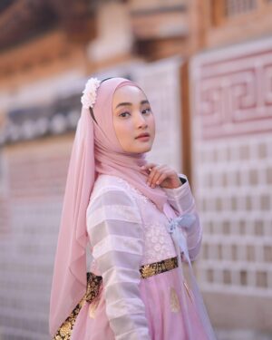 Fatin Shidqia Instagram - Kangen ke Korea.. :(

Sempet ngomongin Korea niiih bareng @gheaindrawari & @ayuenstar di podcast kita, bisik-bisik senadaa~

LANGSUUNG DENGERIN YANG "Oppa Eonni Mari Merapat"!!

Yang udah dengerin, komen ya!!
@spotifyid @spotify @spotifyasia @fremantleid