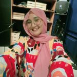 Fatin Shidqia Instagram - New normal, new me... ALIAS MATA MINUS SKRG WKWKWK Karena suka nemenin Qia stream, jadilah mata -1,75 kanan dan kiri, wakwaaaww~ 🥲 Kalo mau tau new me-nya apa lagi, dengerin aja episode "New Normal New Me"di Bisik-Bisik Senada di Spotify, denger cepeeeetttt!
