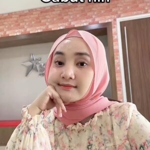 Fatin Shidqia Instagram - Dengerin #BukanKamu sekarang jugaaaa! Agak maksa dikiiitt mumpung ngga ada yang posesifin juga kan hehehe sowiiii~