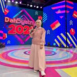 Fatin Shidqia Instagram - Kangeeen nyanyi yang penontonnya bisa banyaaak! Semoga bisa konser, soon!! Udah denger episode Bisik-Bisik Senada yang Kangen Konser belum? Dengerin di Spotify ya! ❤️