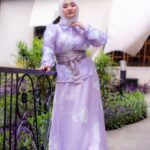 Fatin Shidqia Instagram - on to better things ✨ ⠀⠀⠀⠀⠀⠀⠀⠀⠀⠀⠀⠀ ⠀⠀⠀⠀⠀⠀⠀⠀⠀⠀⠀⠀ ⠀⠀⠀⠀⠀⠀⠀⠀⠀⠀⠀⠀ Outfit by @knw.brand Styled by @_gilygily Make up by @cantikawannadewi Hijab by @awanisaw