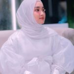 Fatin Shidqia Instagram - Lebaran nih.. kamu ngga mau makan ketupat ke rumah? Outfit by @knw.brand Styled by @_gilygily