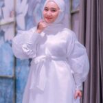 Fatin Shidqia Instagram - Lebaran nih.. kamu ngga mau makan ketupat ke rumah? Outfit by @knw.brand Styled by @_gilygily