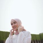 Febby Rastanty Instagram - Di bulan Ramadhan kemarin, #AksiCantik apa aja yang udah kalian lakukan guys? 🥰 Salah satu #AksiCantik ku kemarin adalah berbagi kebaikan di Kegiatan Santri Berseri: Bercahaya, Sehat & Percaya Diri bareng sama Sunsilk, Citra dan Glow & Lovely! ✨ Seruu banget bisa saling sharing & menginspirasi hal-hal positif bersama semua Santriwati di acara ini 💕 Ikutin keseruannya dan jangan lupa share #AksiCantik kalian di comment yaa guys! 👇🏻