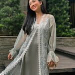 Febby Rastanty Instagram - #betterlatethannever my #eidoutfit 😆❤️ mohon maaf (lagi) ya jika ada salah kata dan perbuatan. Selamat kembali bekerja semua 😌🫶🏻