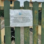 Fedez Instagram - Oggi sono stato a visitare le due realtà che abbiamo deciso di sostenere quest’anno con @fondazionefedez Un bene immobile sequestrato alla criminalità organizzata che @associazioneandreatudisco trasformerà in un luogo in cui le famiglie di bambini costretti a seguire cure ospedaliere importanti potranno essere ospitate, permettendo così a questi bimbi di vivere la malattia attraverso l’amore delle proprie famiglie. E poi c’è @matemu_cies un punto di incontro, di crescita artistica e culturale, di ascolto, aiuto e orientamento È un luogo in cui ragazze e ragazzi di tutte le culture e provenienze possono esprimere la propria creatività, vivere in modo diverso il tempo libero, trovare ascolto e sostegno. Oggi abbiamo fatto un fantastico incontro in cui abbiamo parlato di rap e scrittura.
