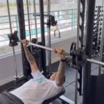 Felipe Prior Instagram - Assistam até o final. Hahaha o pai tá giga 💪💪 TREINA Y TREINA