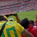 Felipe Prior Instagram - Que saudades da copa do mundo. Eu no coração da torcida do Marrocos. Vocês percebem que dominava a letra por completo, oooooo bla bla bla , ooooooo bla bla bla. Que energia de torcida. kkkkkk