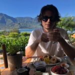 Felix Mallard Instagram - Breakfast with a side of mountain views so beautiful they make you question your very existence ⛰️🌴🌊 @1hotel.hanaleibay