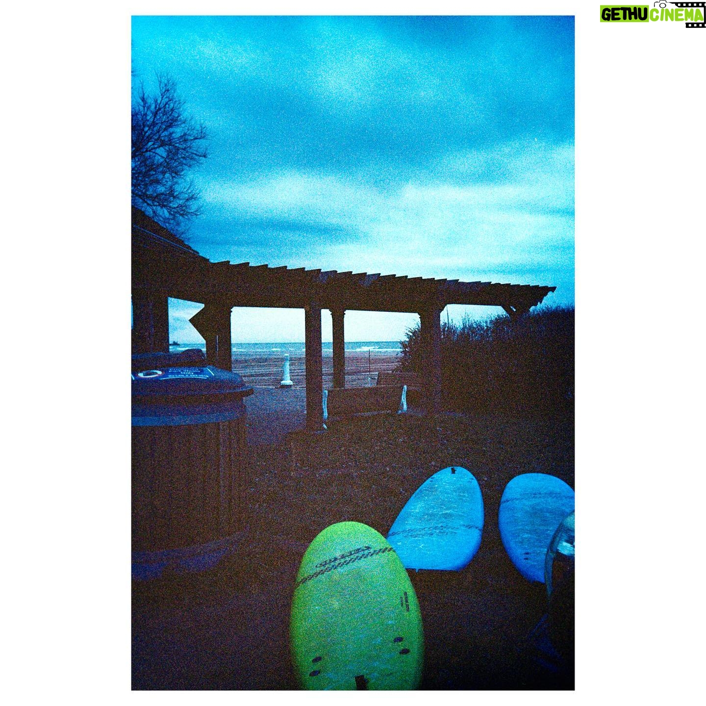 Felix Mallard Instagram - 11 April 2022, 5:59am Heavy Eyes Pastel Sky Braying laughter from the stereo Clutches, Claws it’s way down my cheek. Morning light casts a lurid glow as though the laughter is at my expense. I hope they have coffee at work.