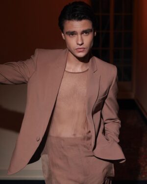 Felix Mallard Instagram - SOGNI D’ORO 
@tingsmagazine ♥️ 

Photographed by: @JustinCampbellStudios

Styled by: @MrMontyJackson

Grooming by: @hairbycandicebirns