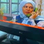 Felor Nazari Instagram - چقققققدر دلم برای جناب خسرو شکیبایی جناب داریوش اسد زاده و عزیز دل مرد هنرمند شریف و مهربان جناب رضا سعیدی تنگ شده رو حشون شاد چققققدر امروز توی پخش این فیلم اشک ریختم چقققدر سر این کار لذت بردم از همکارانی که کنار هم بودیم مرام و معرفت و عشق و مهربانی در سرتاسر اینکار بود چقققدر قدیم ترها همه چی محترمانه تر و حرفه ای تر بود دوره ی ما همه کار می کردند کار فقط برای چند نفر که با هم گاهی نسبت هم دارند نبود ، باند بازی نبود ، زیرآب زنی نبود ، توانایی ملاک بود اخلاق حرفه ای بود و عشق و مرام و راستی و درستی حیف از شما که رفتید . خیلی دلتنگتون هستم . در این فیلم داریوش اس زاده نقش پدرم و خسرو شکیبایی نقش برادرم و رضا سعیدی نقش همسرم بودند هایده حائری نازتینم نقش خواهرم و سیامک اطلسی زنده یاد نقش شوهر خواهرم این کار برای من شد خاطره و اشک و اشک و اشک یادش گرامی «فیلم مسافر» کارگردان : محمد دستگردی تهیه کننده : محسن شایانفر #فلورنظری #فیلم #مسافر #خسرو_شکیبایی #داریوش_اسدزاده #رضا_سعیدی #مرام #مهربانی #دنیا #خدا #مردم#دوست #انسانیت