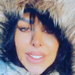 Felor Nazari Instagram – خیلی سرده خیلی  منتظر اتوبوسم
دعا گوتونم دعام کنید
همه مادرها سلامت باشند اونها که رفتند روحشون شاد همه بیمارها شفا پیدا کنند مشکلاتمون کم بشه گره ها باز بشه
هرکی به هرچی می خواد برسه