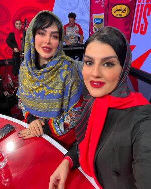 Felor Nazari Instagram - مهشاد عزیزم کنارت خیلی خوش گذشت تبریک برای قهرمانی پرسپولیس ❤️
@perspolis 
@mahshadarab
استودیو باشگاه پرسپولیس ❤️❤️❤️🚩🚩🚩☑️✅💯📍🎈🩸🧲🧿🥇🏆🏆🏆⚽️🏆