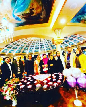 Felor Nazari Instagram - یک روز زیبا رو برام ساختید
اول بهمن ۱۴۰۰ توسط دانشجوی بازیگری عزیز و خانواده پر مهرشون و دوستان نازنینم یک سورپرایز دلنشین ممنون که در این شرایط سخت خیلی زحمت کشیدید همه چی عالی بود و من بسیار خوشحال بودم امیدوارم خداوند همیشه خوشحالتون کنه 
ممنونم ❤️🙏🏻❤️🙏🏻❤️