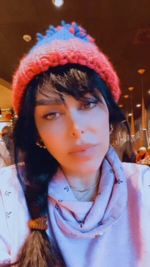 Felor Nazari Instagram - کاملا بی ربط 
از دل اومد حفظ بودم تا همینجاش

(شب به گلستان تنها منتظرت بودم
باده ناکامی در هجر تو پیمودم
منتظرت بودم، منتظرت بودم
آن شب جان فرسا من، بی تو نیاسودم
….)
بقیه اشو تو‌کامنتها هر کی می دونه بنویسه ممنون میشم