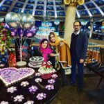 Felor Nazari Instagram - یک روز زیبا رو برام ساختید اول بهمن ۱۴۰۰ توسط دانشجوی بازیگری عزیز و خانواده پر مهرشون و دوستان نازنینم یک سورپرایز دلنشین ممنون که در این شرایط سخت خیلی زحمت کشیدید همه چی عالی بود و من بسیار خوشحال بودم امیدوارم خداوند همیشه خوشحالتون کنه ممنونم ❤️🙏🏻❤️🙏🏻❤️