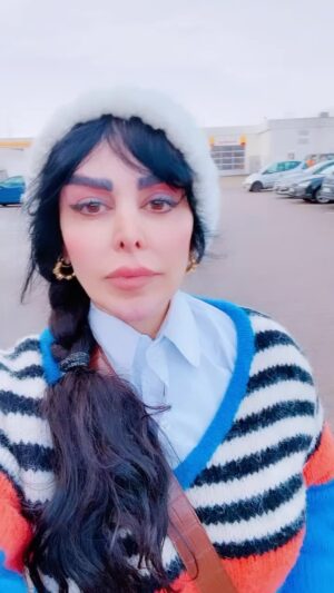 Felor Nazari Instagram - ورزش کنید مطالعه کنید موسیقی خوب گوش کنید کمک‌دیگران‌کنید  بعضی وقتها فقط گوش باشید خلاف نکنید دوربین های خدا روشنه رو به شما ما همیشه داریم دیده می شبم درست و محترم باشیم دروغ نگیم مگه از کسی جز خدا می ترسیم‌که دروغ می گیم !؟ ادم خوب بودن رو تمرین کنید شانسی نیست بخشیش تربیته بخشی هم ساحتنیه موفق باشید