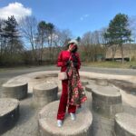 Felor Nazari Instagram – خداوندا
مرا وسیله صلح خویش قرار ده.
آنجا که کین است، بادا که عشق آورم
آنجا که تقصیر است، بادا که بخشایش آورم
آنجا که تفرقه است، بادا که یگانگی آورم
آنجا که خطا است، بادا که راستی آورم
آنجا که شک است، بادا که ایمان آورم
آنجا که نومیدی است، بادا که امید آورم
آنجا که ظلمات است، بادا که نور آورم
آنجا که غمناکی است، بادا که شادمانی آورم

هرچه بد بشنوم عاشق تر می شوم بر عالم و آدم 
چون من فقط خدا را میبینم و بس
خدایا امروز من عاشقترینم
عکس : فاطمه دریایی نژاد عشق ❤️ آلمان

❤️❤️❤️
#دوست #خدا #فاطمه#صلح #زندگی #دنیا #فلورنظری #محبت #آلمان