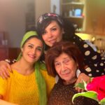 Felor Nazari Instagram - دنیا ، دنیای قدر دونستنهاست من قدر آدمهای خوب زندگیمو می دونم اونی که می مونه و‌ می دونه چرا مونده دنبال بهونه است خوشحالت کنه بیشتر و بهتر از قبل اینها واقعی دوستت دارند تو رو با تموم بد ی و‌خوبیت می خوان بله رفیق ، من از این دنیا چی می خوام غیر گفتن خوبی