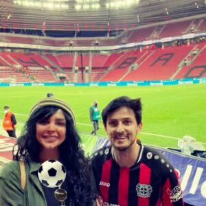 Felor Nazari Instagram - سردار آزمون عزیز ممنون از دعوتتون من و خانواده ام خواهرزاده های فوتبالیستم و شوهر خواهرم بسیار خوشحال شدیم ممنون یک دنیا
مردم  عزیز دوستان عزیز پیجم نمی دونید چه افتخاری دیدن و حمایت نام آور ایرانی در کشور خارجی کلی افتخار کردیم و خوشحال بودیم 
به امید اینکه ایران و ایرانی همیشه سر بلند باشه 

@sardar_azmoun