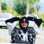 Felor Nazari Instagram - وقتی یه گروه فوق العاده داری و خیالت راحته چققققدر حس خوبیه مثل حس خوب این عکس لذت بردم از وجود پر مهر تک تکتون چون با عشق کنارم بودید کارها انجام می شه اما اینکه با دل و جون انجام بشه خیلی شیرین تر و دلچسب تره باشید و بمونید ۱۲۰ سال فیلم بلوط سیاه گیلان - لاهیجان تهیه کننده : فلورنظری کارگردان سید مجتبی اسدی پور دستیاران عباس هوشمند و حسین امیریان عکاس علی هوشمند منشی صحنه رضا باقری مدیر تصویر علی رضا دهقانی دستیاران آقا مجتبی و آرمان عزیز مدیر صدا ها دی افشار دستیار مهیار ریحان صفت مدیر رسانه ای : مازیارخویشوند @maziarkhishvand دستیار تولید سبحان دستیار صحنه و لباس وحید ابوئی تدارکات افشین امینی تشکر ویژه از راننده سینه موبیل که بسیار حرفه ای بودند بازیگران عباس هوشمند محمد بیگیان دنیا خوش منظر آناهیتا شجاعی بهاره مددپور مهدی به آفرین بردیا هوشمند #فلورنظری #گیلان #لاهیجان #سریال#فیلم#خدا#زندگی#کار