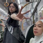 Feni Rose Instagram – Serasa kereta ini milik kita berdua.. 😜 Demikian jalan2 kita.. smp malem dan smp kaki ibuk pegel dan bengkak.. Membuatku bertekad lbh bener lg olahraganya.. ( walau td msh blom bs olahraga di @sanastudio krn msh mau pengsan dl seharian 🤪)