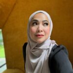 Feni Rose Instagram – Sekali lagi.. dg alesan: matahari nya lagi bagus..