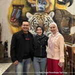 Feni Rose Instagram - Yuk lihat keseruan dan aktifitas dari kak @fenirose bersama dengan Bapak Wakil Bupati Bandung @sahrulgunawanofficial beserta sang istri @dine.pearl di Tepi Sungai dalam acara @rumpi_ttv 🥰 Nih spill sedikit tentang keseruan dibelakang layarnya, dan riview langsung dari ketiga tamu Spesial kali ini.😍❤️ Jangan lupa follow kami untuk keseruan lainnya ya.🍃 Hubungi kami untuk reservasi 📱0822-4048-7759 Atau klik link di bio. Tepi Sungai Restaurant 📍Jl. Raya Soreang Ciwidey Km. 25 Cukanggenteng- Bandung #RestoTepiSungai #Bandung #Ciwidey #Kuliner #FlyingFood #KulinerUnik #restorantepisungai #kulinerbandung #tepisungai #kulinerkabupatenbandung #KulinerTepiSungai #makanditepisungai