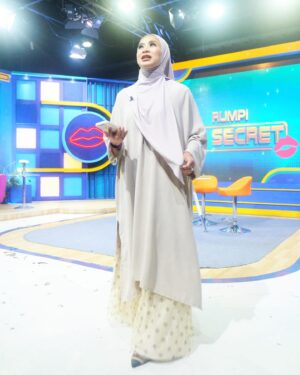 Feni Rose Instagram - Reaksi gemes, ( tp bukan gemes manja) setelah denger cerita yg menguras emosi … duuuh… mulut julidku iniih tak tahaaaan…