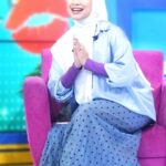 Feni Rose Instagram - Semua butuh proses, disiplin dan Konsistensi Makasih dok @cissienugraha yang baik hati banget selalu memberi semangat dan mendampingi untuk aku terus konsisten dg pola hidup sehat, menu makan yg sehat, pikiran yang sehat.. 😘😘😘😘 ❤️❤️❤️❤️❤️ ( ini adalah dokumentasi perjalananku menuju hidup lebih sehat.. dimulai saat belum berhijab. Tujuan diposting, untuk memberi semangat yang lain yg punya pengalaman sama: bb membengkak pasca covid. Badan sakit semua, pikiran ikut berkabut, gerak jadi engab.. Semangaat buat kita semuaa utk lbh sehat ❤️)
